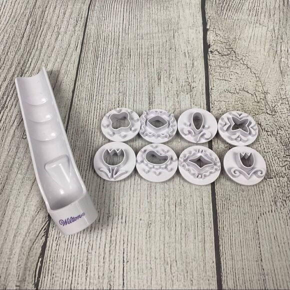 Wilton Fondant cutter & multi shape hand press - Picture 7 of 12